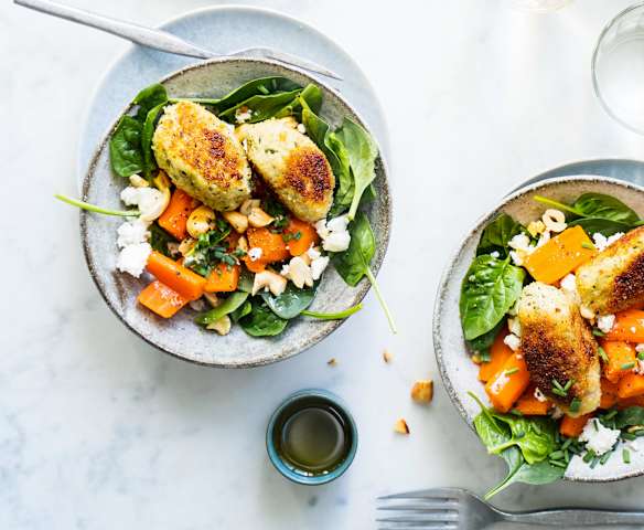 Bouchées de poulet aux herbes, salade de carottes à la feta Bouchées de poulet aux herbes, salade de carottes à la feta