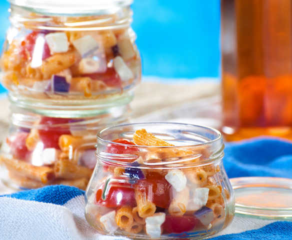 Maccheroncini estivi con melanzane, pomodorini e feta Maccheroncini estivi con melanzane, pomodorini e feta