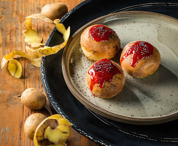 Erdäpfelbuns mit süßer Bohnen-Mohn-Fülle