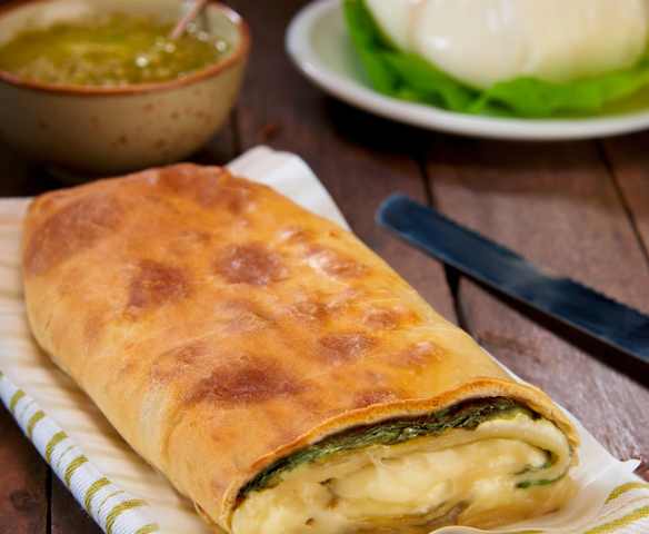 Strudel di lattuga e burrata Strudel di lattuga e burrata