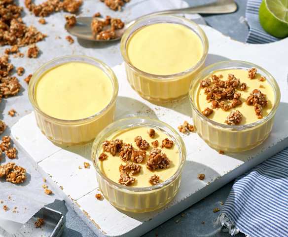Mango-Mousse mit Sesam-Cashew-Krokant Mango-Mousse mit Sesam-Cashew-Krokant