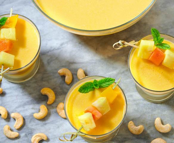 Bevanda tropicale al cocco e anacardi (vegan)