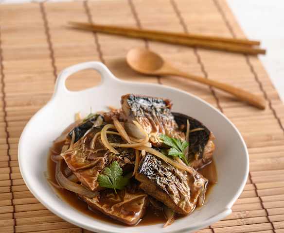 紅酒風味燉鯖魚