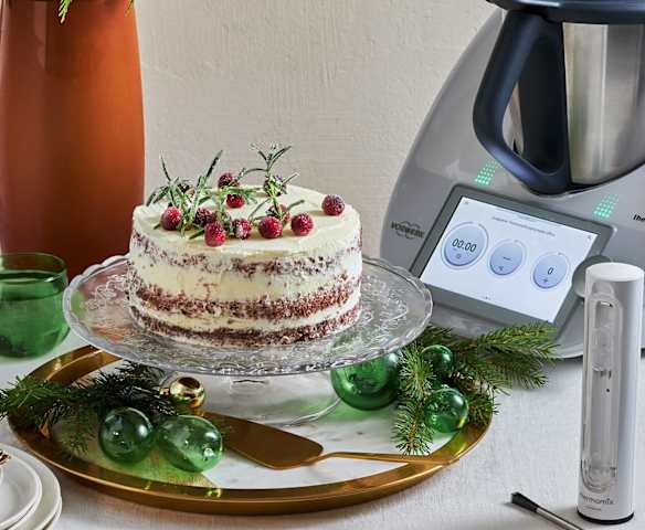 Zimowy tort z frużeliną żurawinową