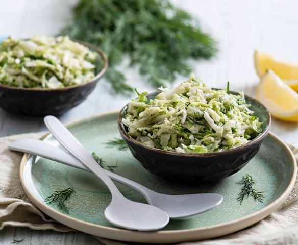 Surówka z kapusty pekińskiej i koperku