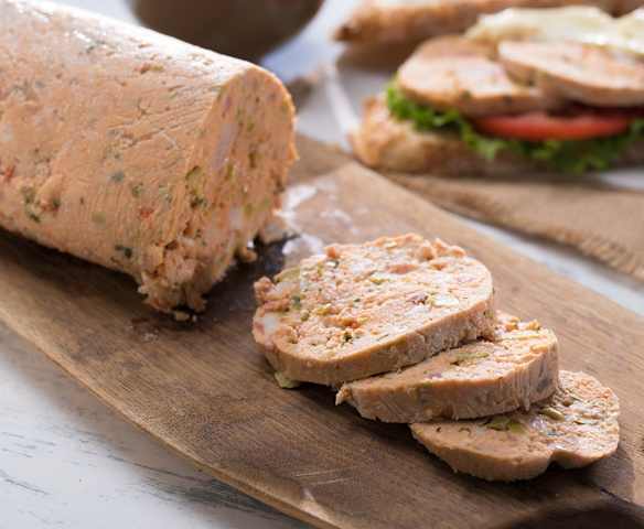 Fiambre de bonito fresco con encurtidos