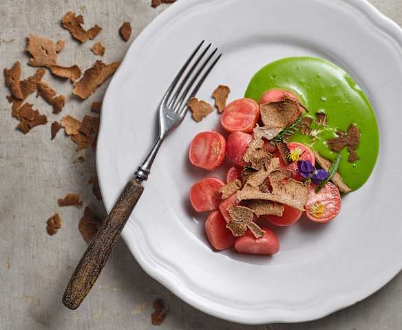 Nakládané ředkvičky, bylinková emulze a pohankové chipsy