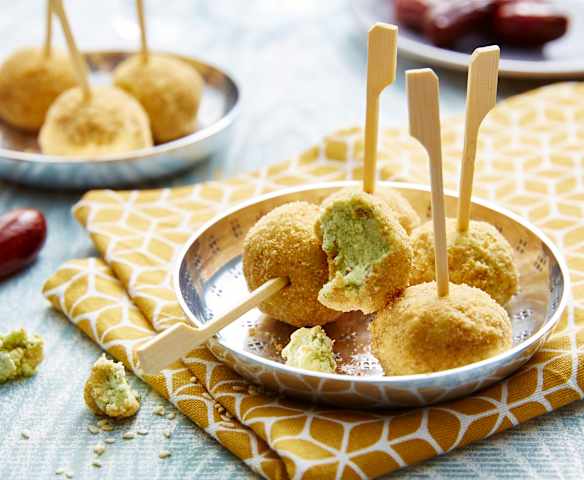 Boulettes de chèvre aux dattes et sésame