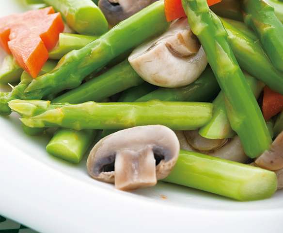 芦笋炒蘑菇