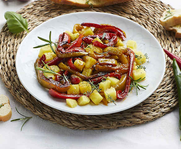 Pipi e patati (contorno di peperoni e patate)