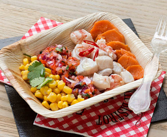 Ceviche de lubina y langostinos con maíz y batata