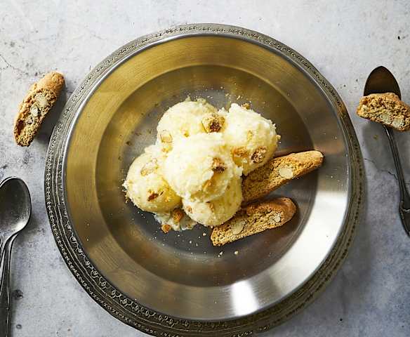Gelato ai cantucci e vin santo