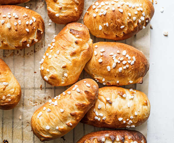 Petits pains au lait et sucre perlé