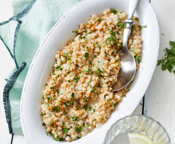 Dinkel-Risotto mit Kerbel und Räucherkäse