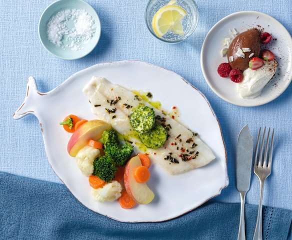 Menü: Zander mit Apfel-Gemüse und Salbei; Dunkles Schokomousse mit weißer Schokocreme