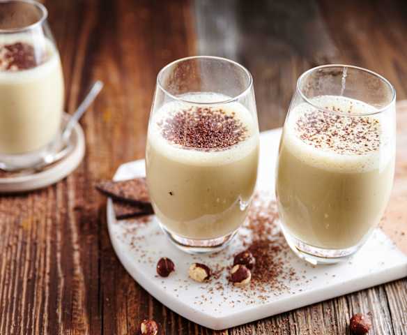 Bebida quente de avelã