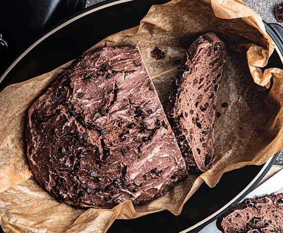 Pain au cacao, pépites de chocolat et fève tonka