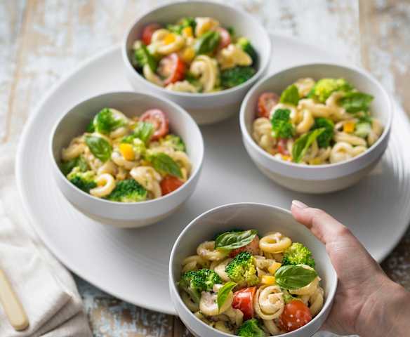 Vegetarisk pastasalat med parmesandressing