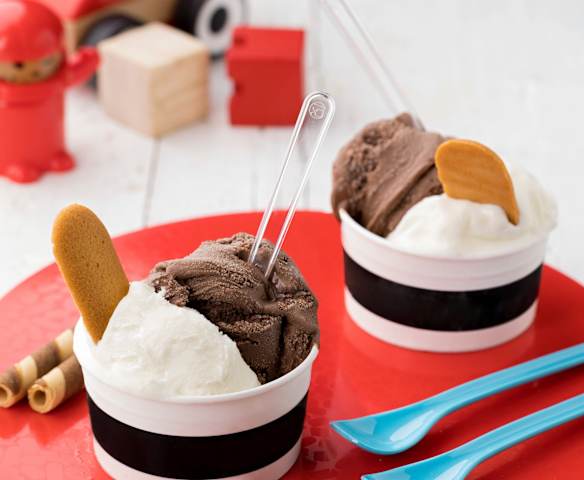 Coppetta gelato alla vaniglia e cioccolato