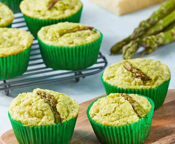 Muffins con espinacas, espárragos y guyere