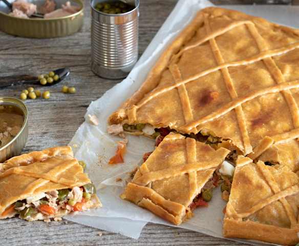 Empanada murciana de atún