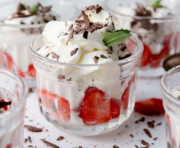 Erdbeer-Schoko-Dessert