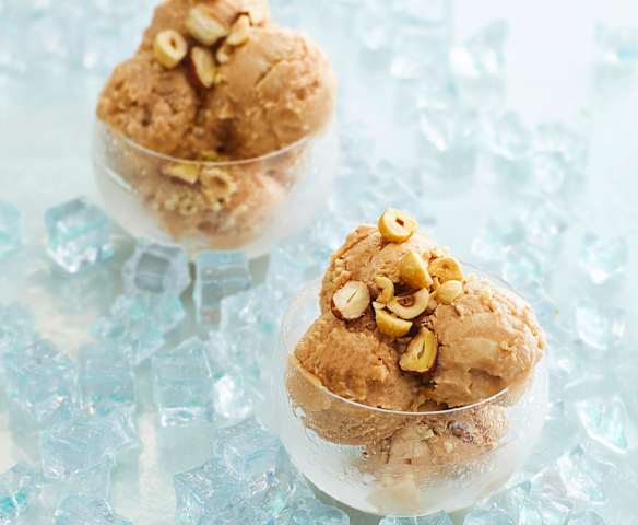 Gelato semplice alla nocciola Gelato semplice alla nocciola