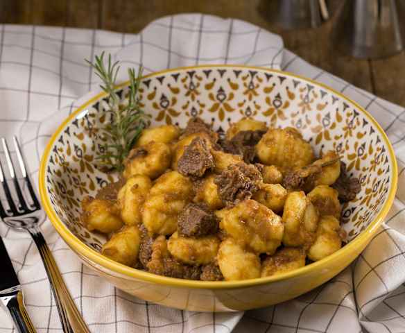 Gnocchi con pastissada