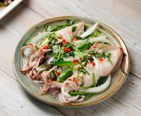 Mực hấp kiểu Thái