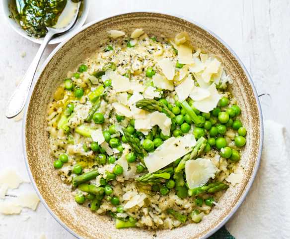 Risotto aux légumes verts, mascarpone et pesto de menthe