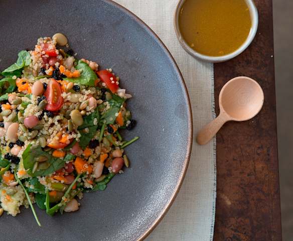 Salade de quinoa aux haricots et curcuma
