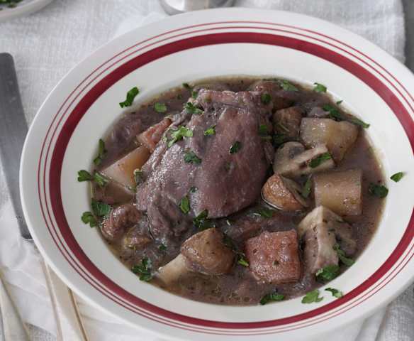 Chicken and mushrooms in red wine