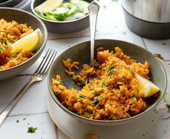 Riso saporito al pomodoro e peperoni