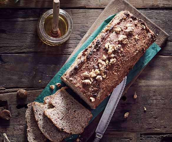 Maronen-Apfel-Brot mit Walnüssen