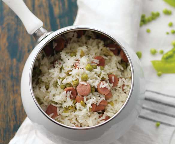 Arroz de ervilhas com salsichas