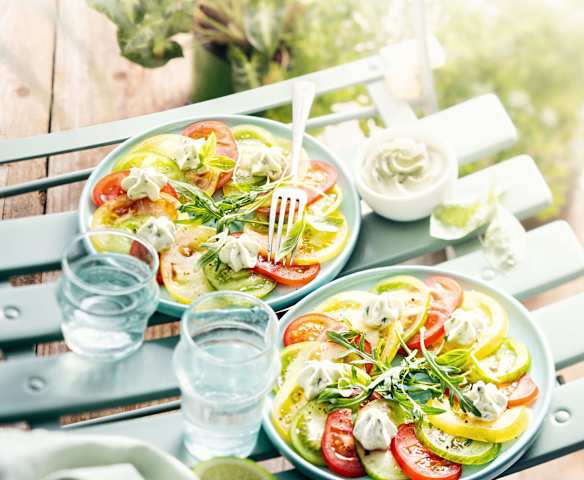 Salade de tomates, crème au basilic Salade de tomates, crème au basilic