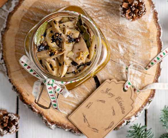 Boczniaki à la śledzie z cebulką