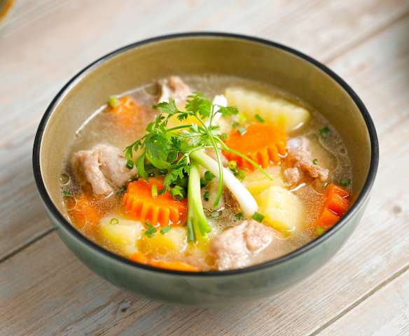 Canh khoai tây nấu sườn