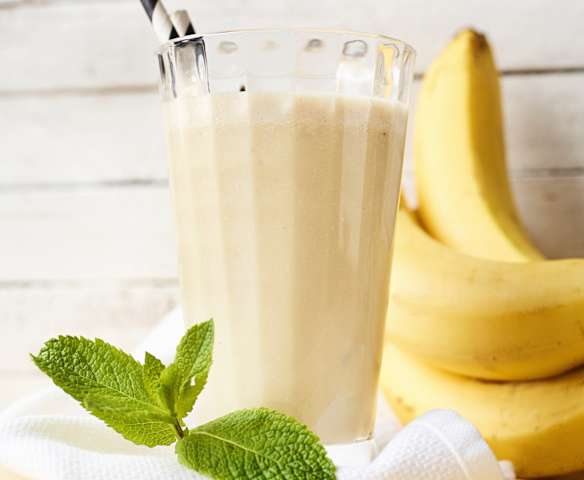 Erdnuss-Bananen-Proteinshake