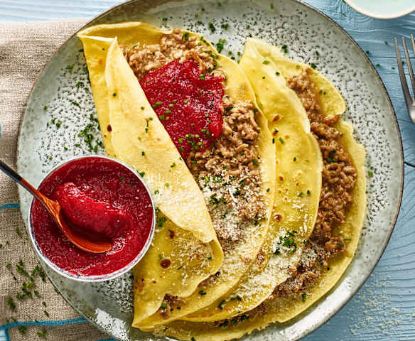 Hackfleisch-Omeletten mit Randen-Apfelmus