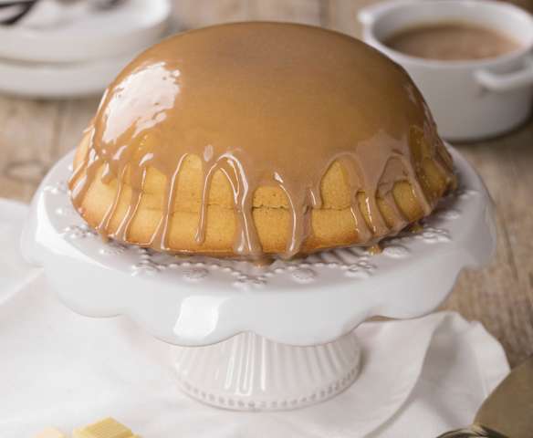 Zuccotto ubriaco con glassa al cioccolato bianco