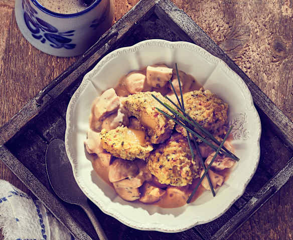 Kräuter-Speck-Knödel in Pilzsauce
