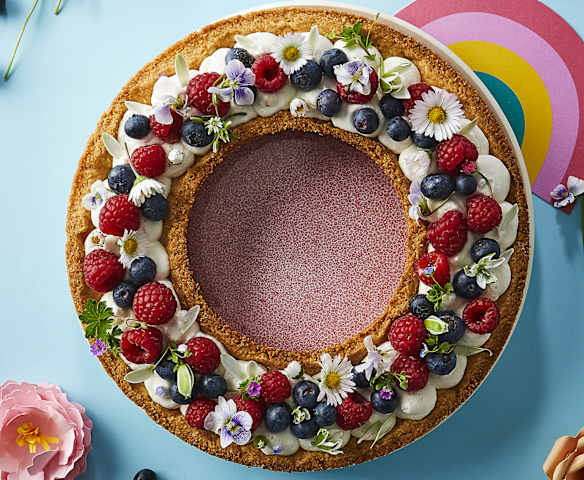Bundt Cake ai fiori e frutti di bosco