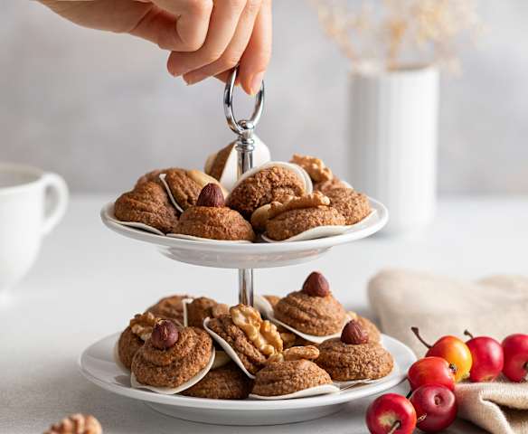 Nussbusserl mit Apfelmus gesüßt