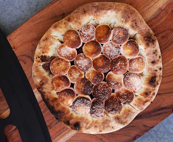 S'mores pizza