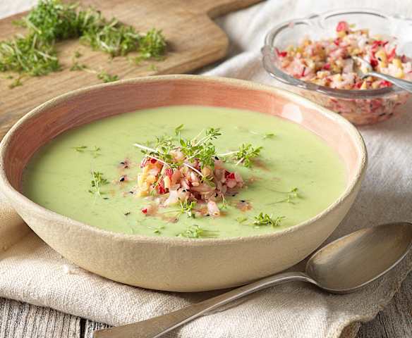 Buttermilch-Radieschenblättersuppe mit Radieschenrelish (XXL) Buttermilch-Radieschenblättersuppe mit Radieschenrelish (XXL)