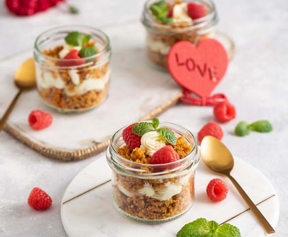 Ciasto marchewkowe z kremem w słoiczkach