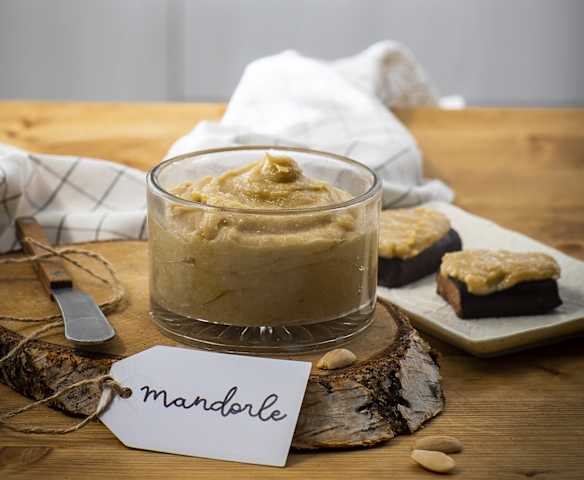 Crema di mandorle