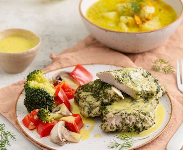 Zupa koperkowa i ziołowy filet z indyka z warzywami na Varomie