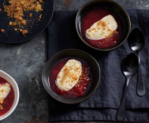 Cheesecake alla crema pasticcera e fragole Cheesecake alla crema pasticcera e fragole